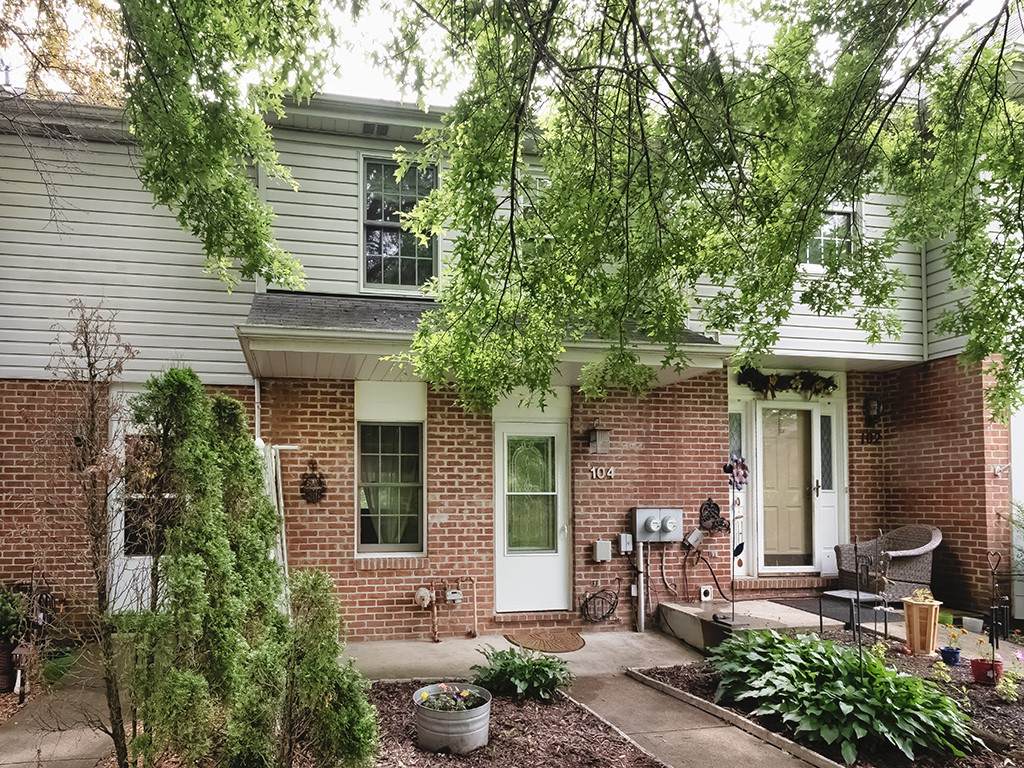 104 Meadowview Dr - Photo 1