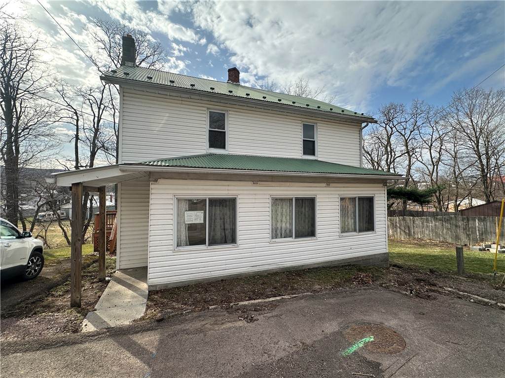 134 Lincoln Ave - Photo 1