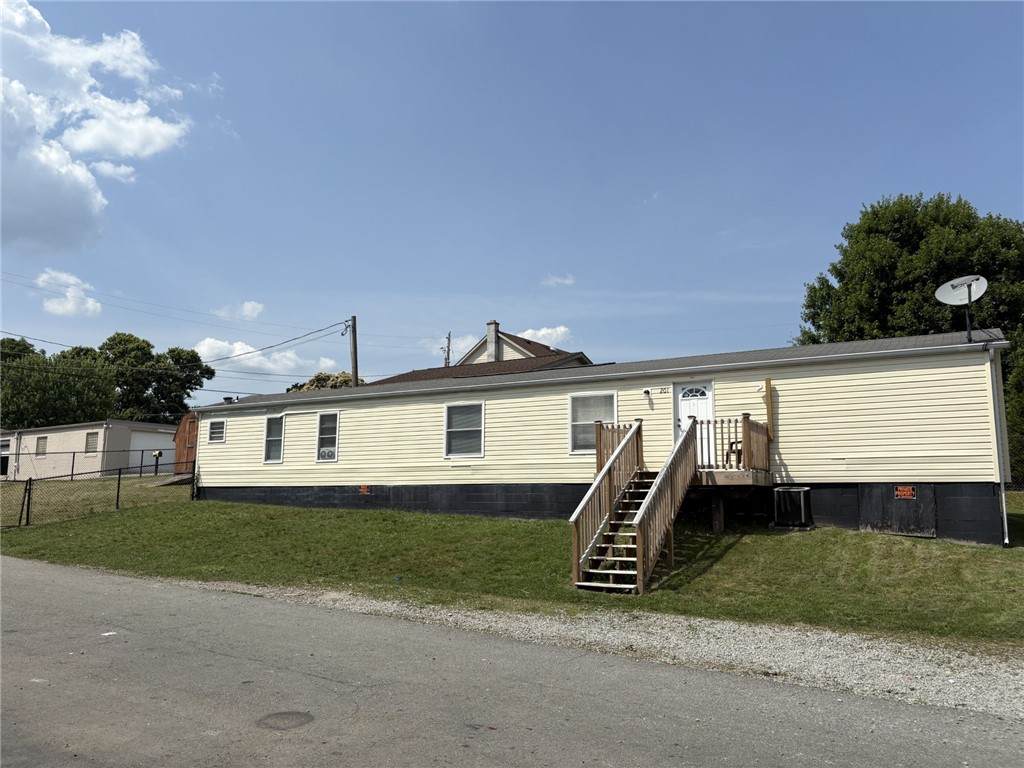201 Clay Avenue - Photo 1