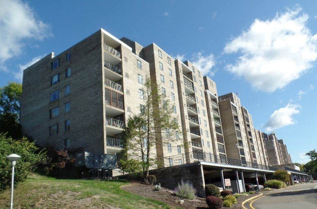 2160 Greentree Rd. - Photo 1