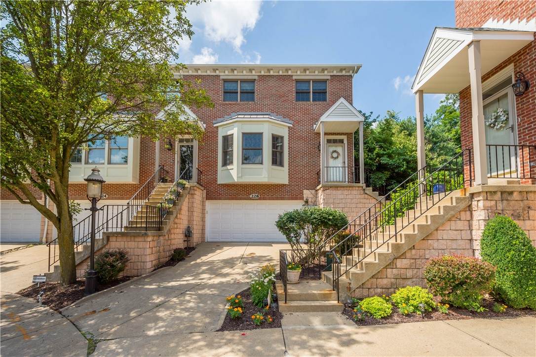 228 Highpointe Drive - Photo 1