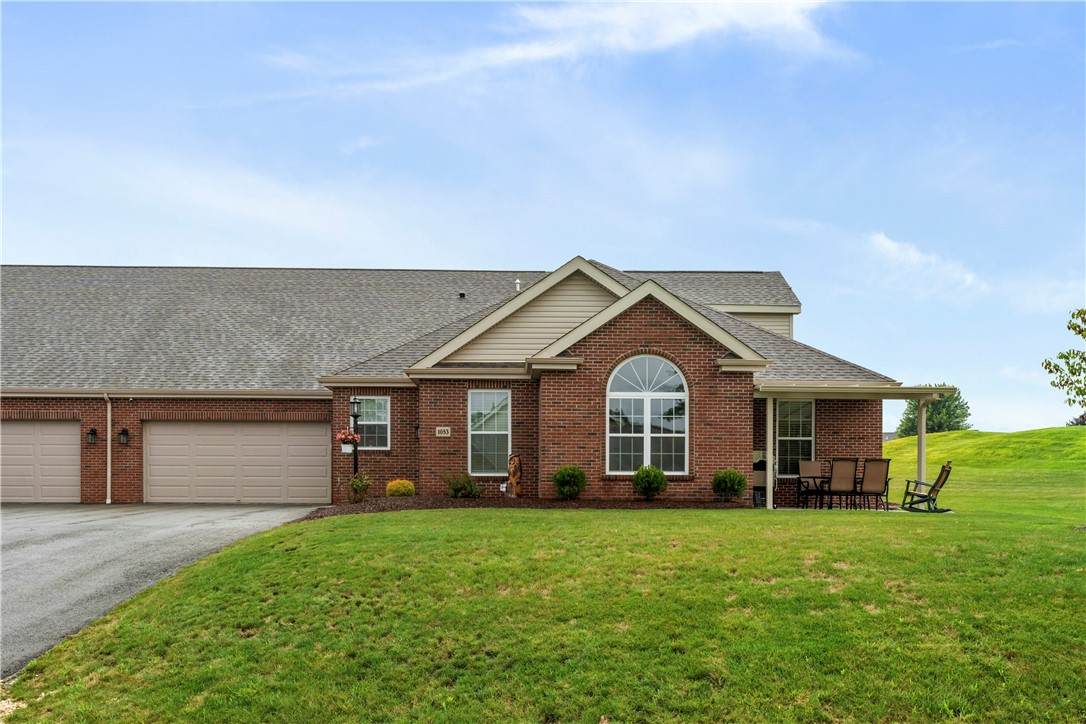 1053 Carriage Ln - Photo 1