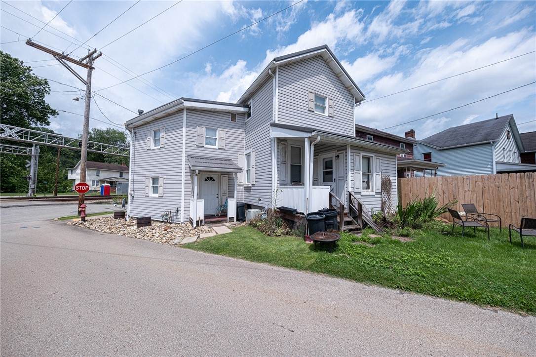 321 5th St - Photo 1