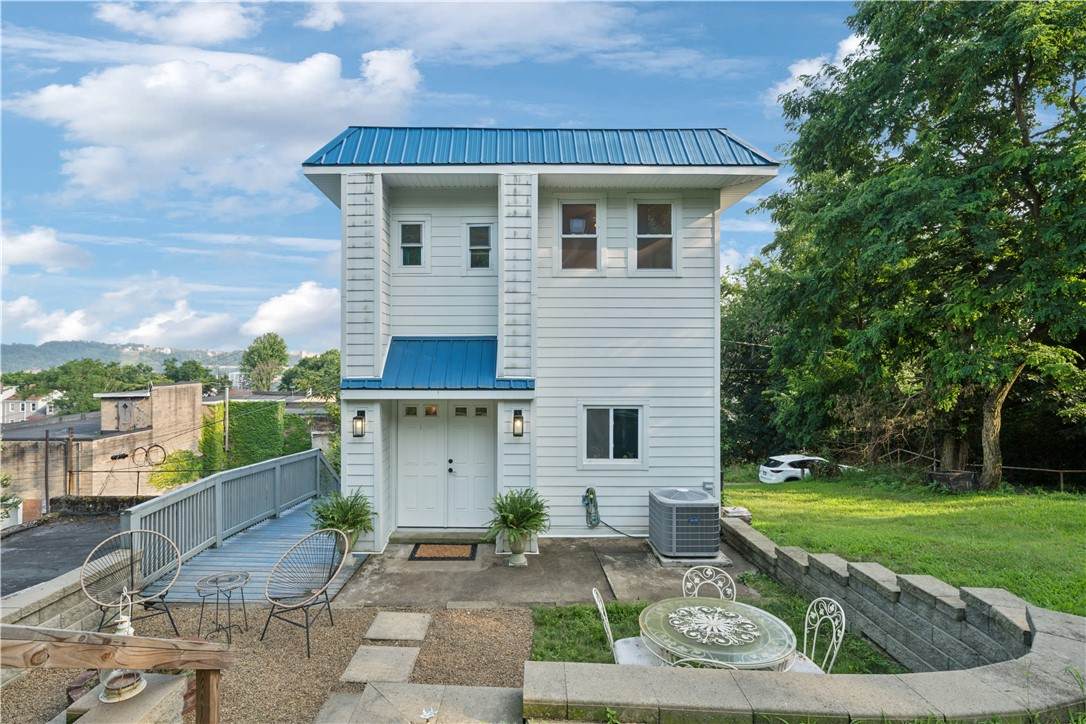 154 Henderson St - Photo 1