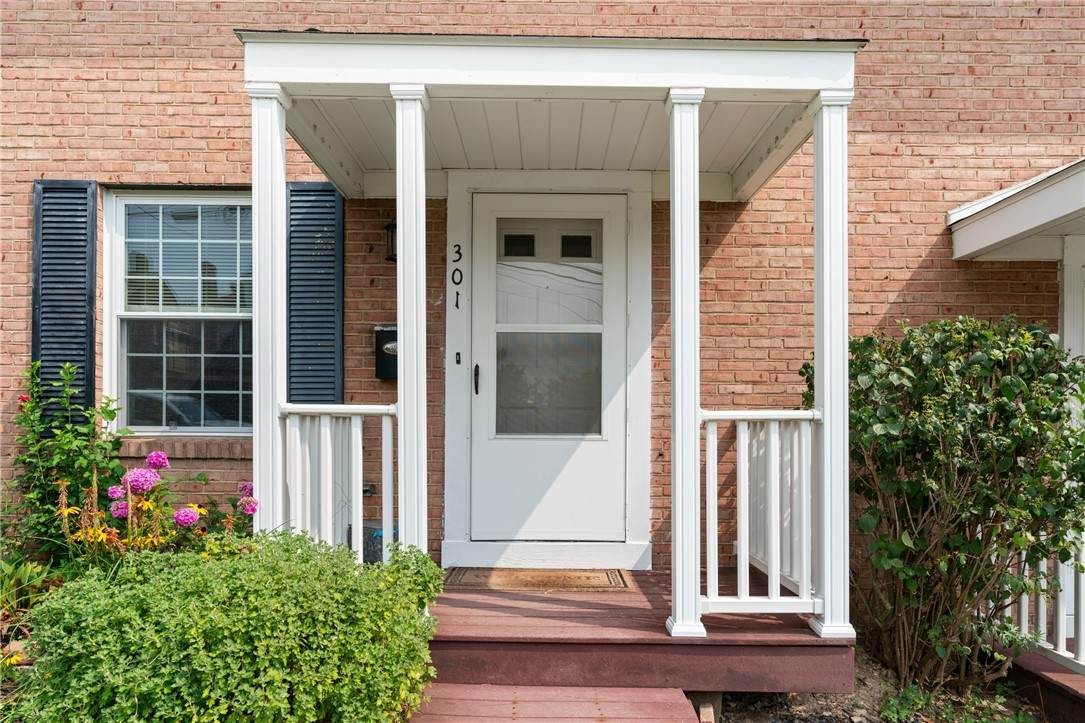 301 E James - Photo 1