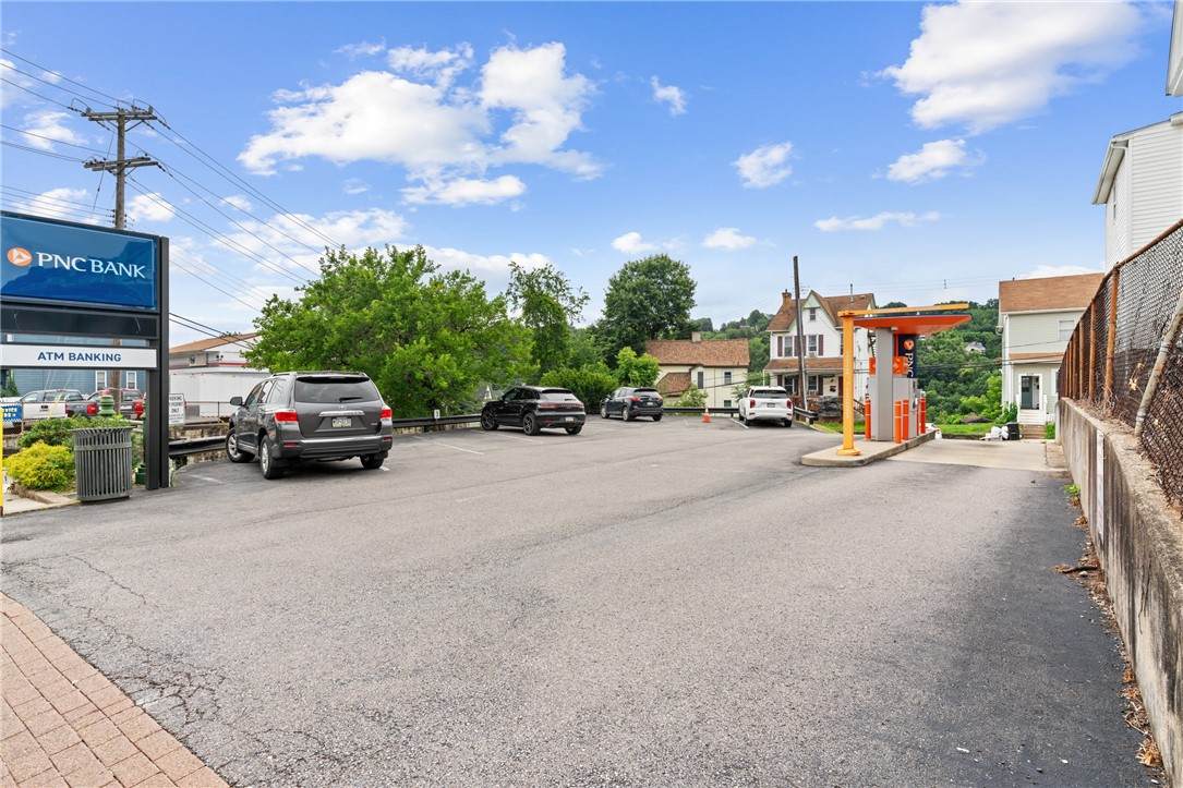 605 California Ave - Photo 1