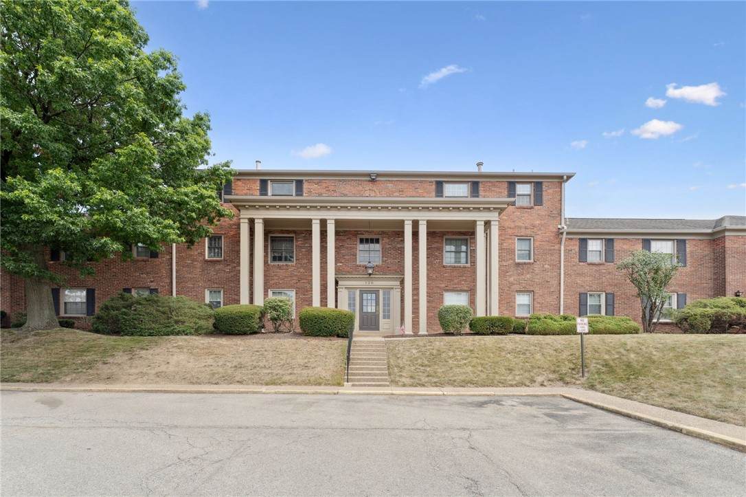 126 Jamestown - Photo 1