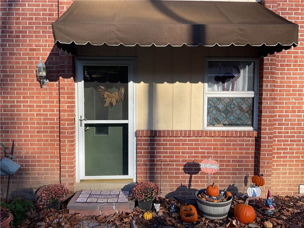 211 Oakview - Photo 1