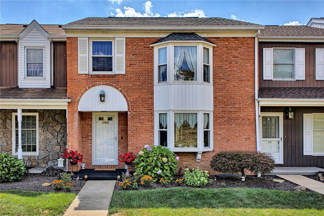 666 Georgetowne Village - Photo 1