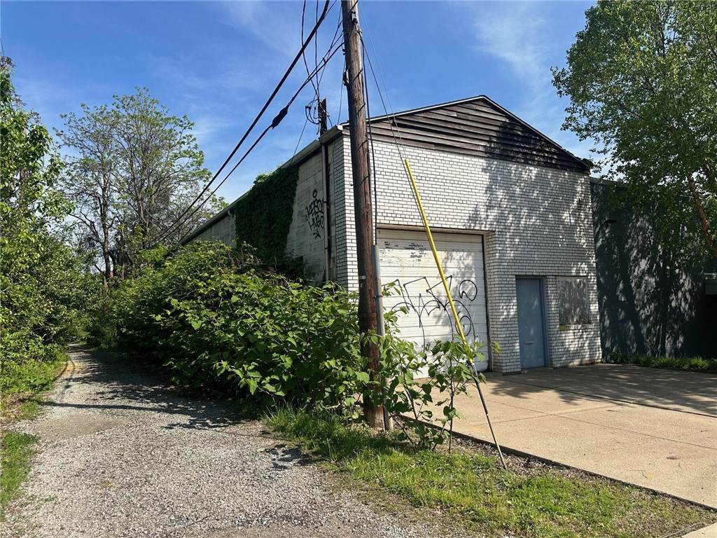 142 Enterprise St - Photo 1