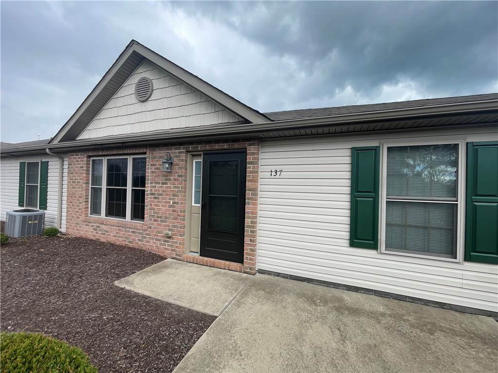 137 Arlington Dr - Photo 1