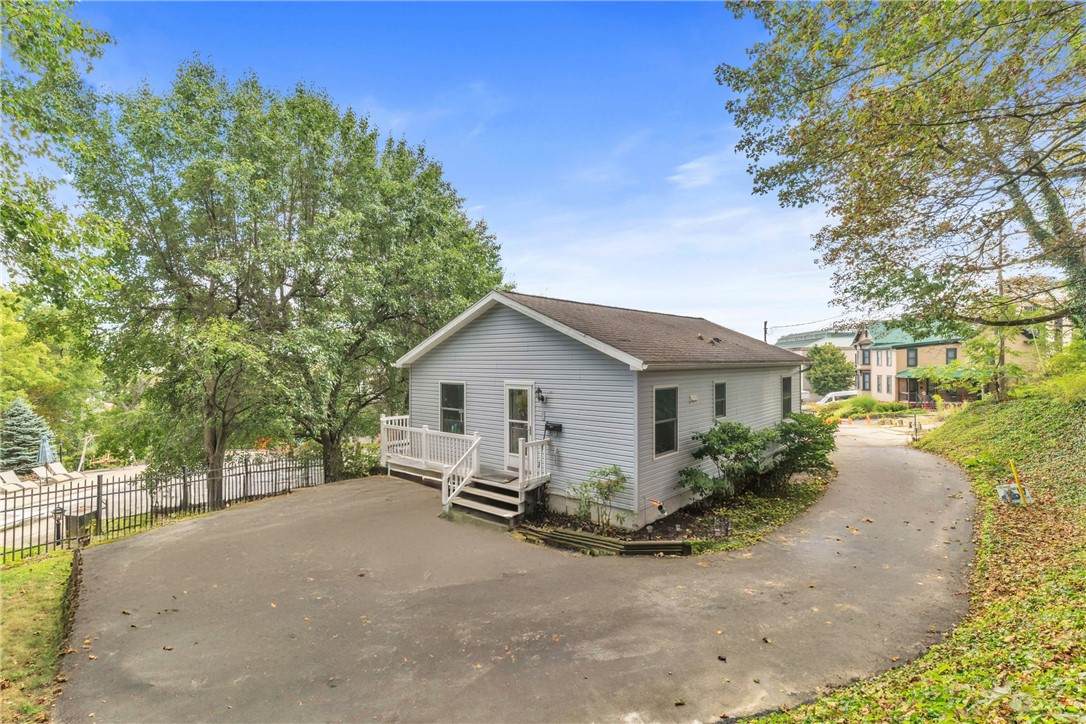 120 Catherine St - Photo 1