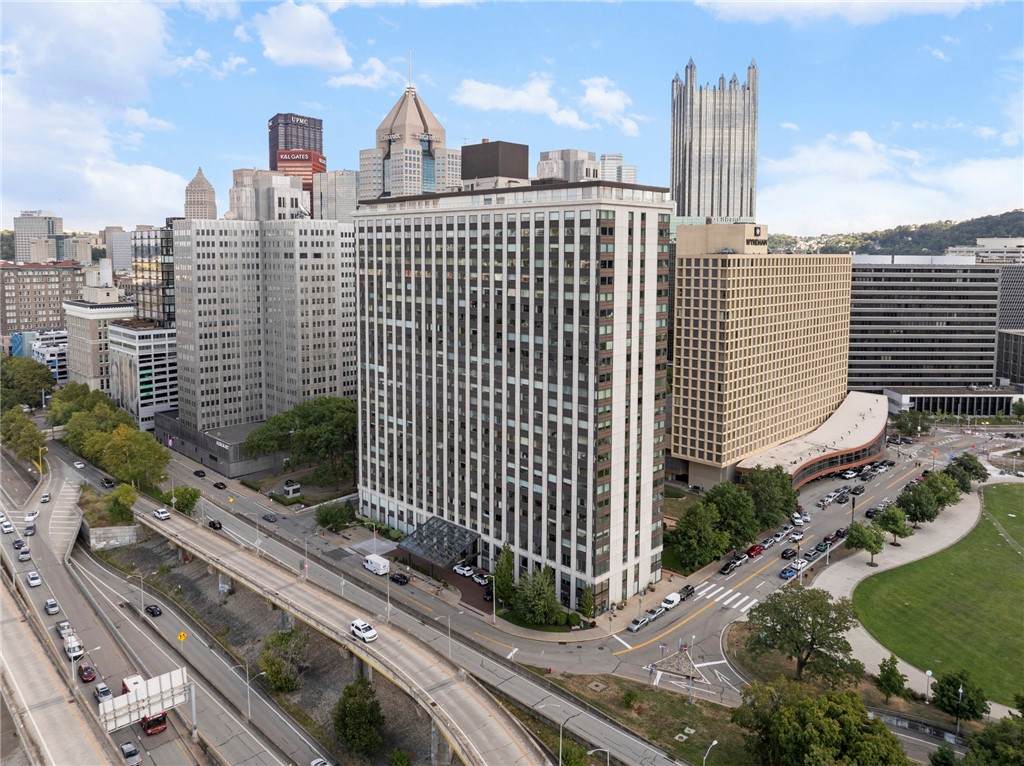 320 Fort Duquesne Blvd - Photo 1