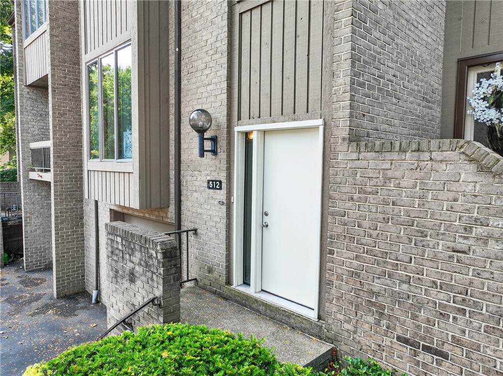 512 Dogwood Ct - Photo 1