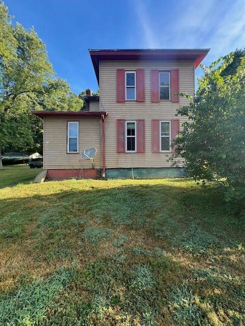 1247 Walnut St - Photo 1