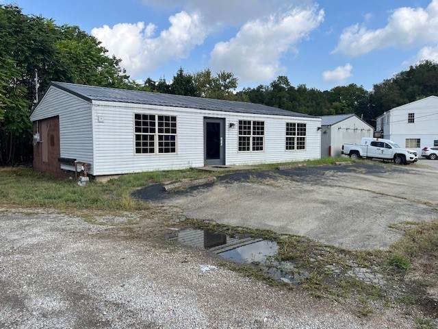 321-331 Fording Street - Photo 1