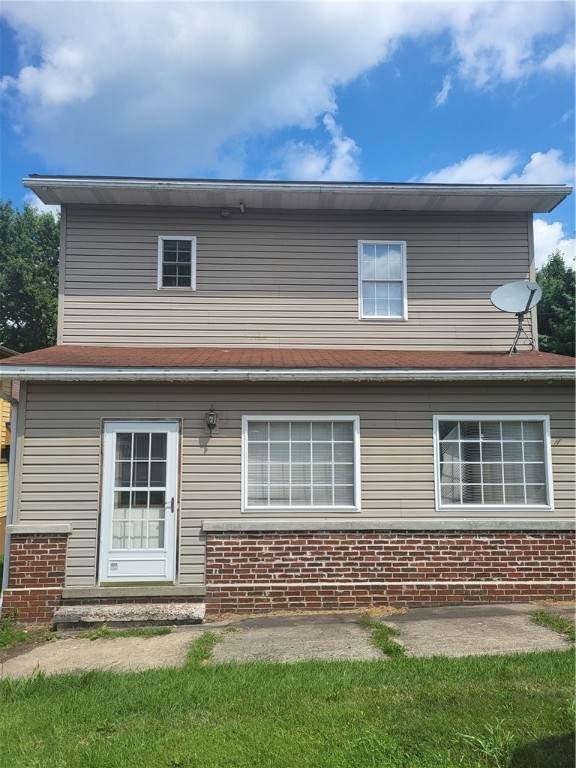 734 Main St - Photo 1