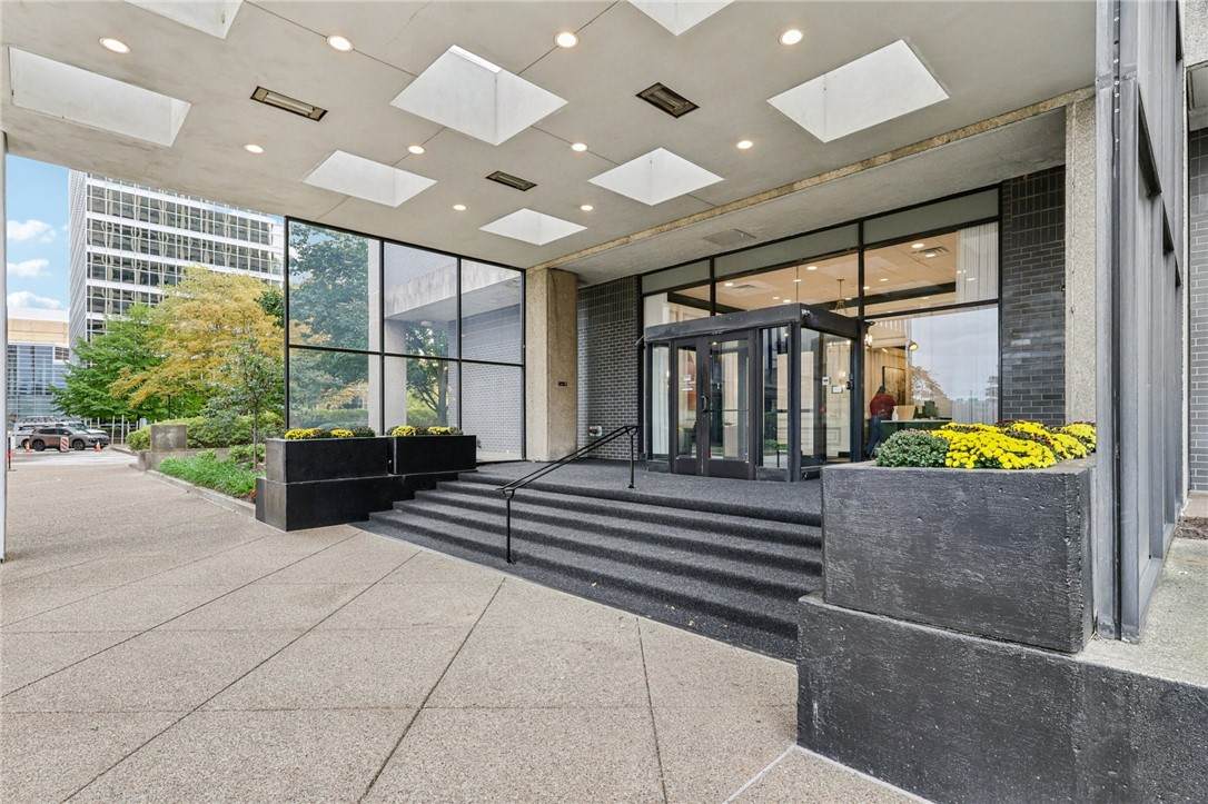 112 Washington Pl - Photo 1