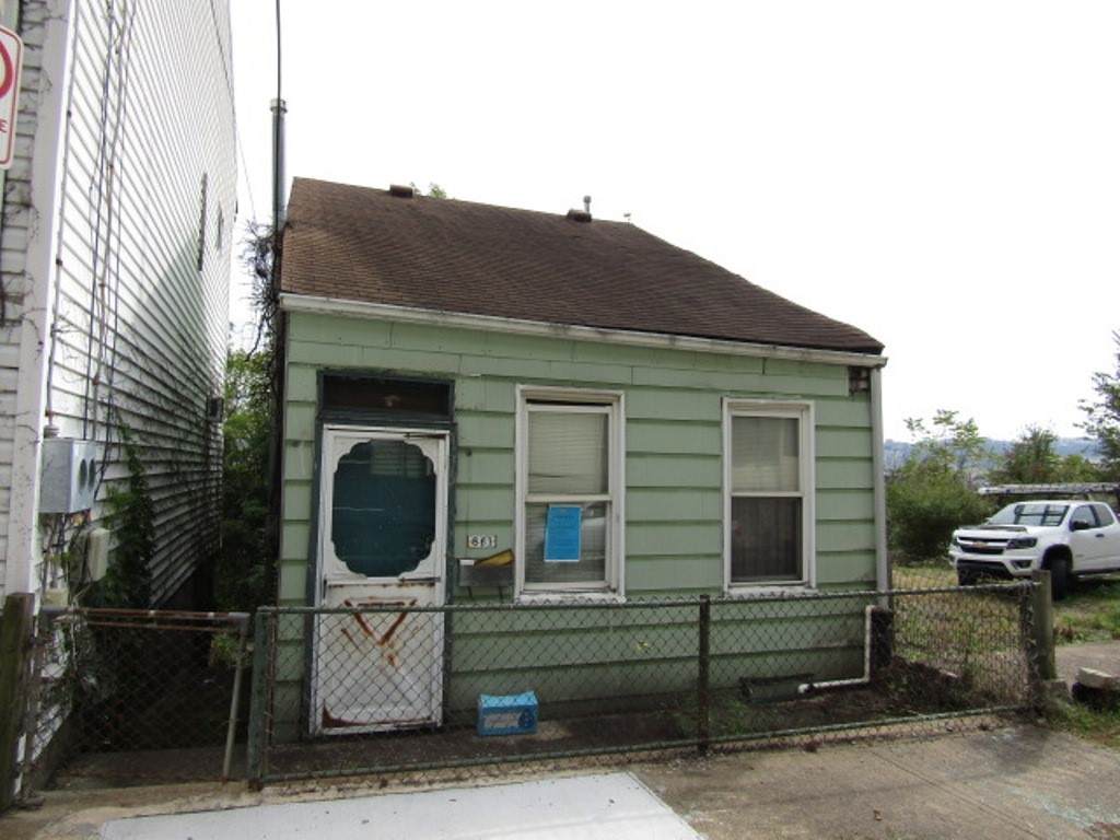 861 Vista St - Photo 1
