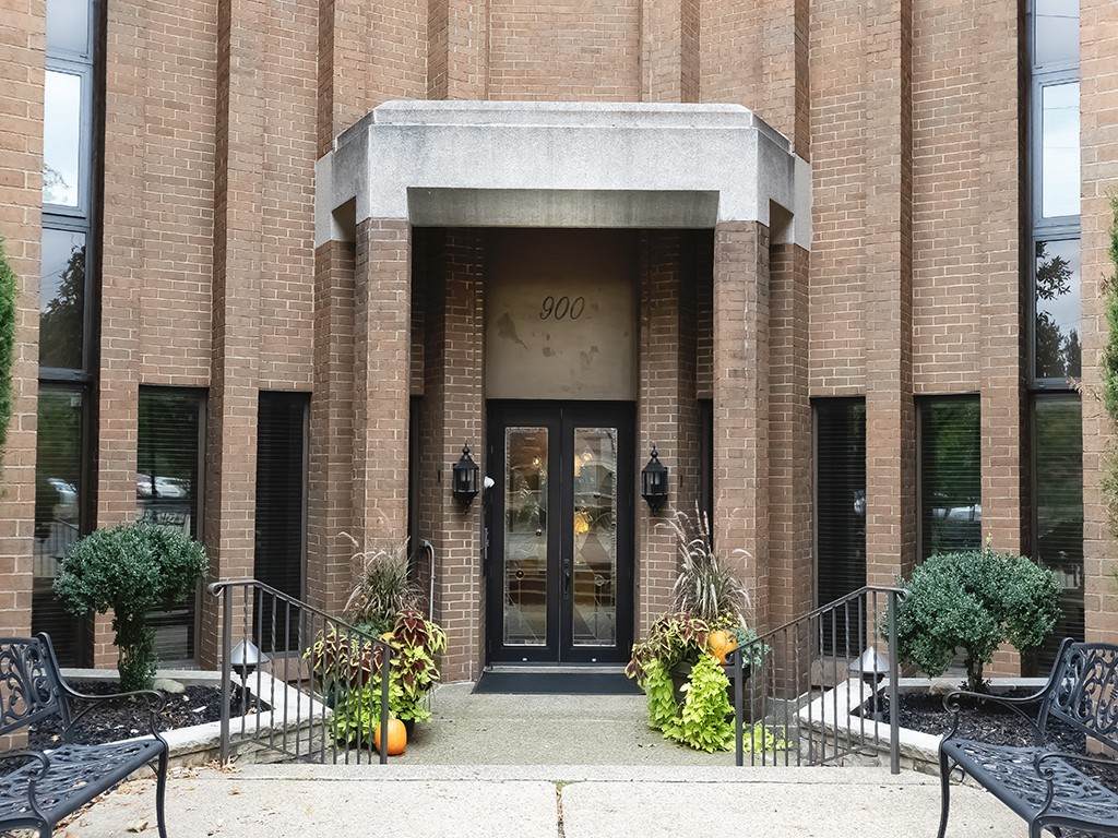 900 Washington Rd - Photo 1