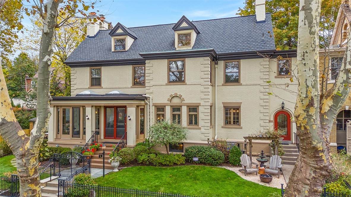 4 Colonial Pl - Photo 1