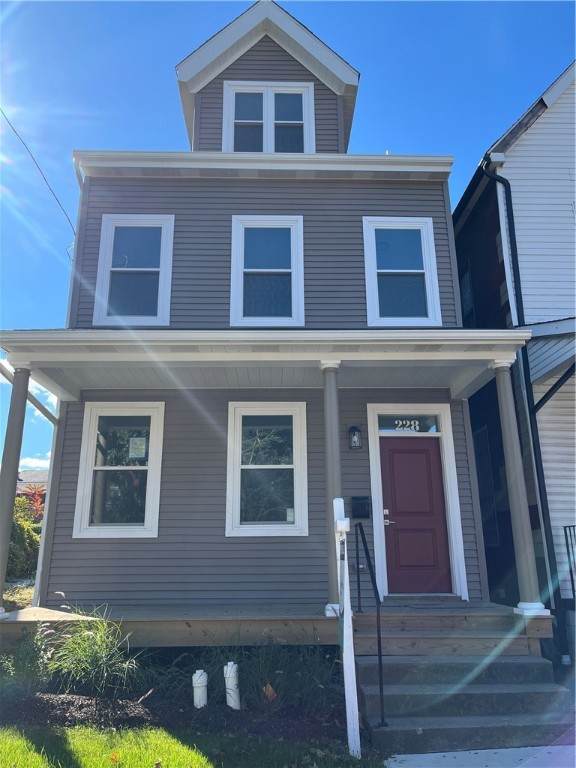 228 Mayflower St - Photo 1