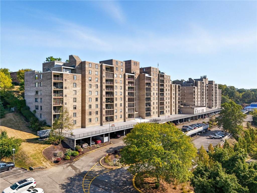 2160 Greentree Rd - Photo 1