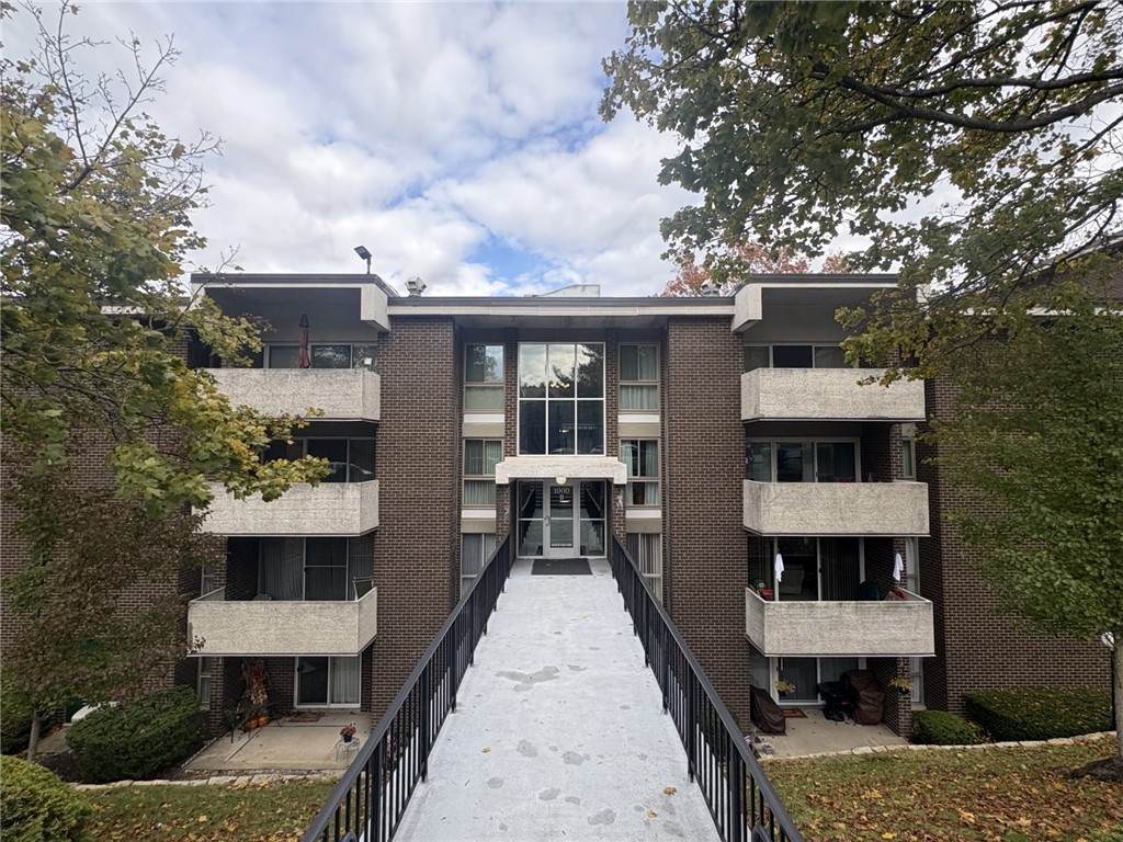 1208 Charlemagne Circle - Photo 1