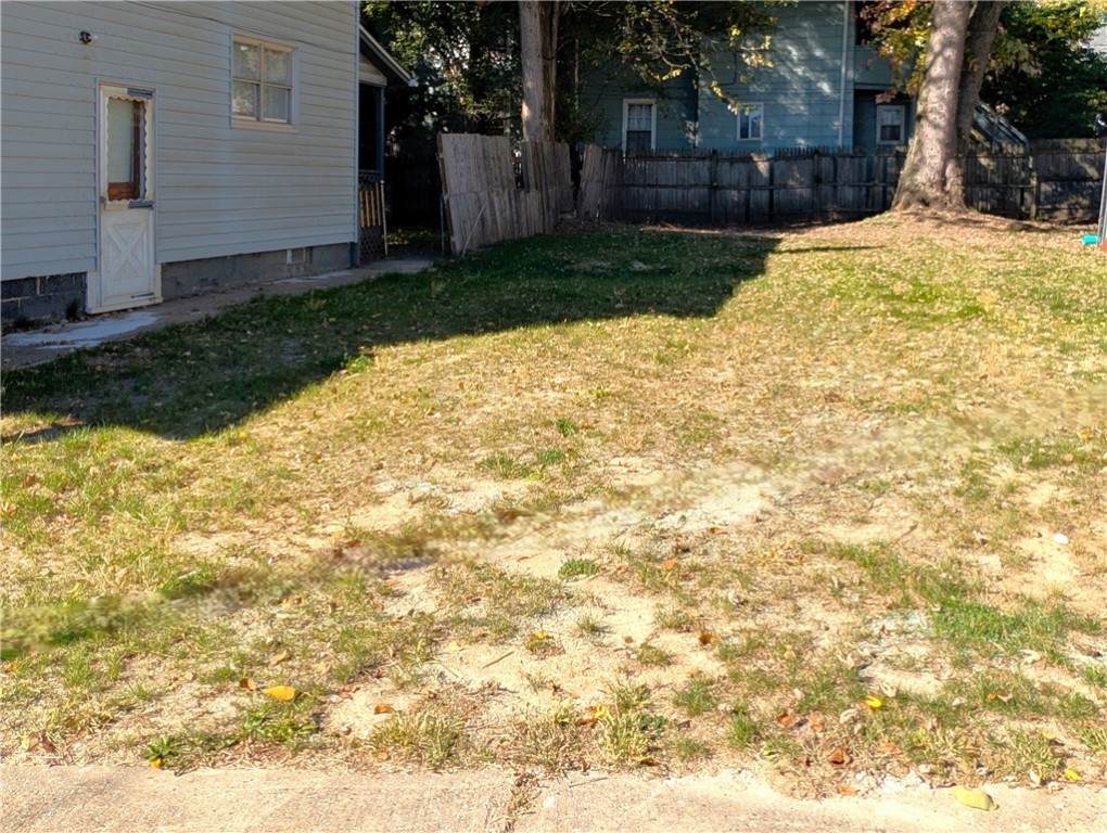 305 5th St - Photo 1