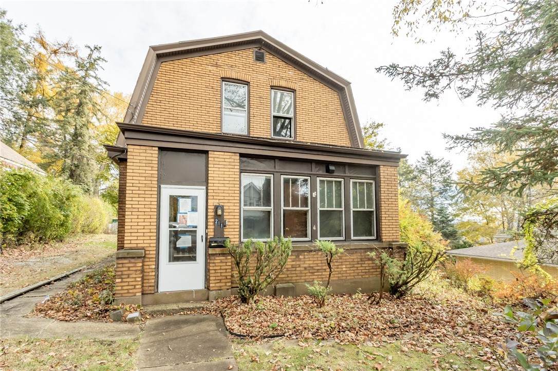 211 Wallace Ave - Photo 1