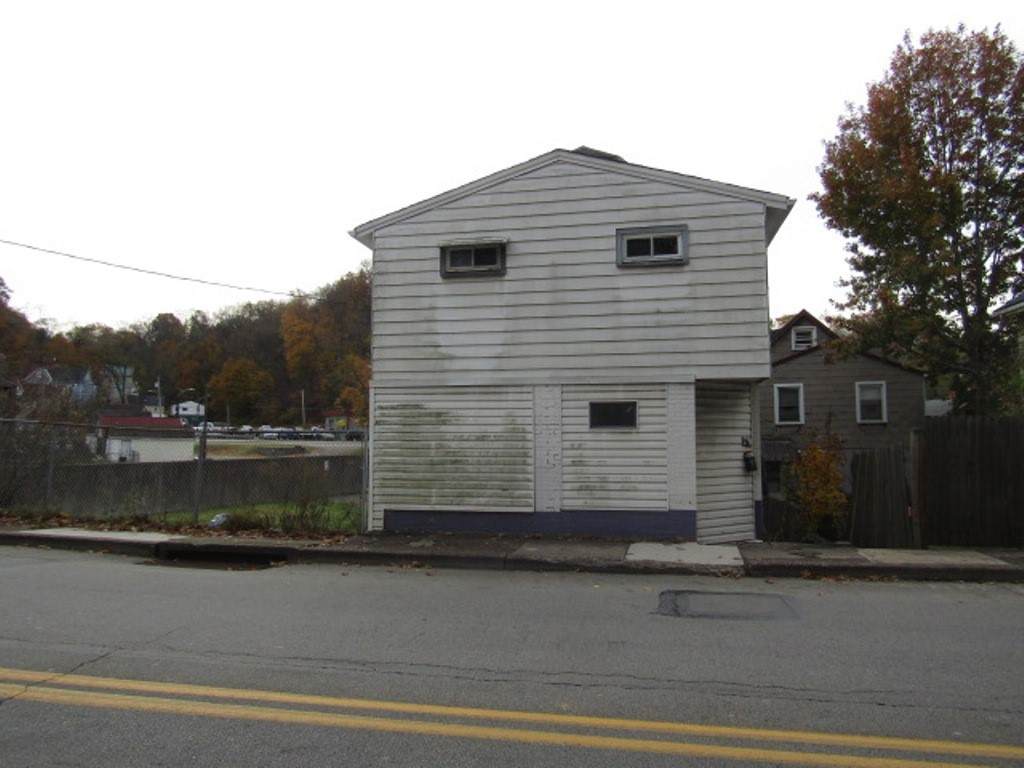 930 7th St - Photo 1