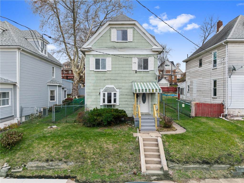 1254 Victoria Ave - Photo 1