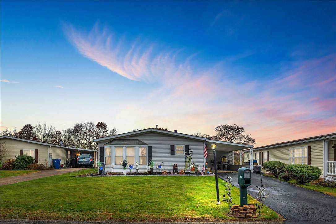 823 Clover Ln - Photo 1