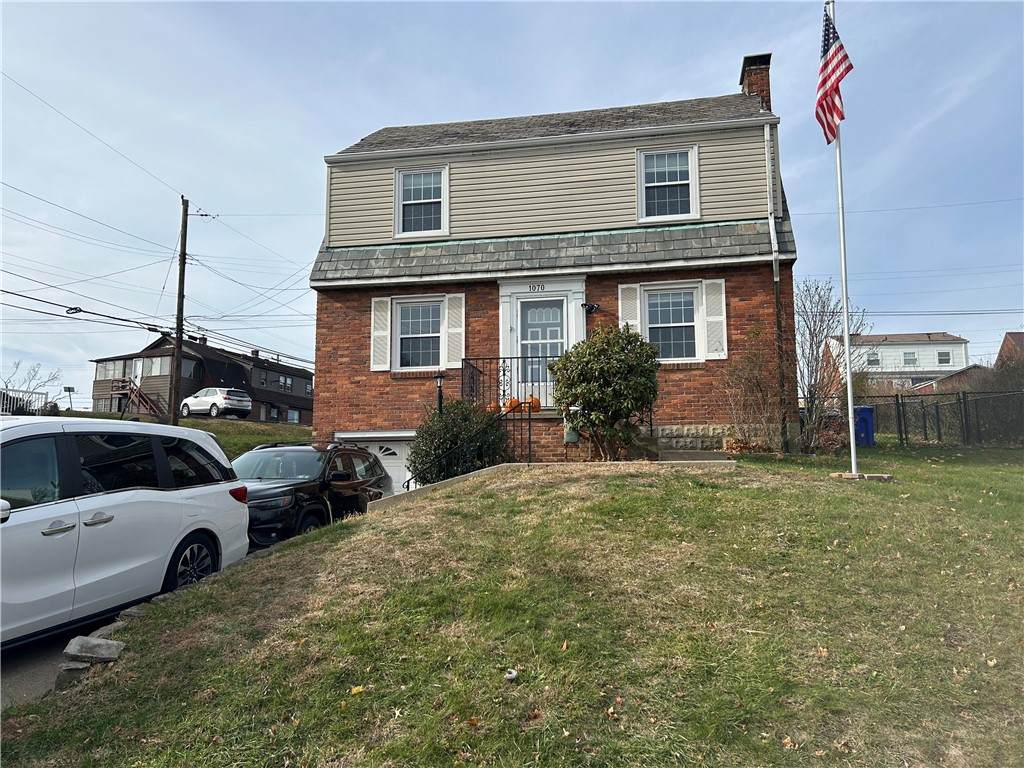 1070 Arbor Dr - Photo 1