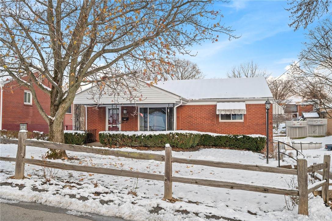 1375 Edgewood Dr - Photo 1