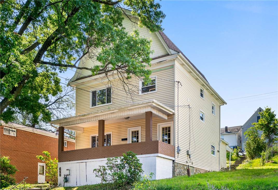 658 Montclair St - Photo 1