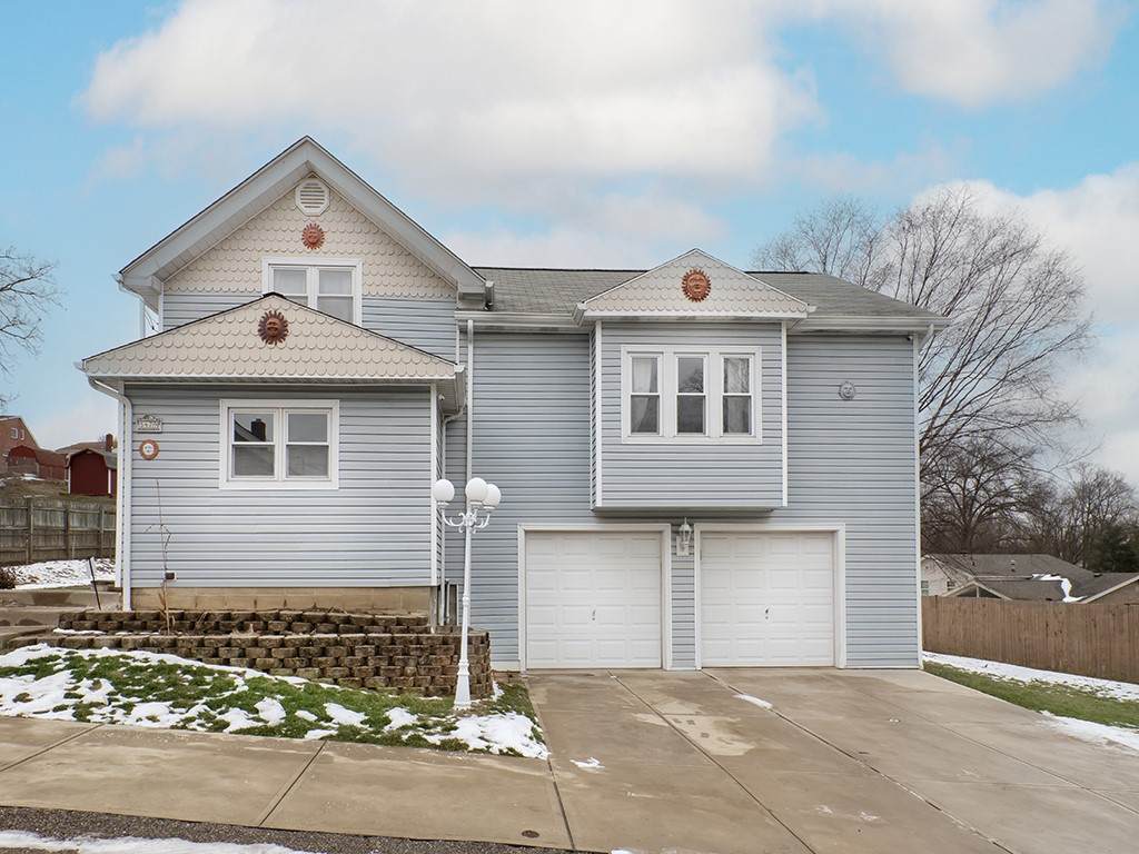5479 Spruce St - Photo 1