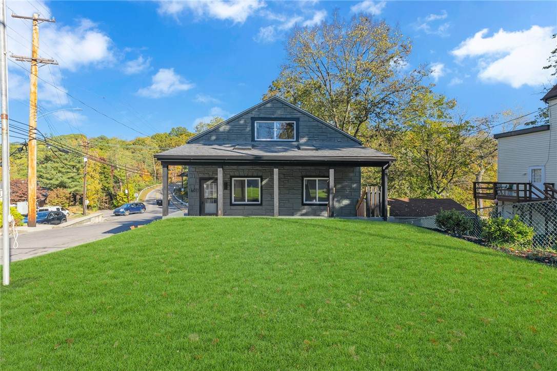 601 Center Avenue - Photo 1