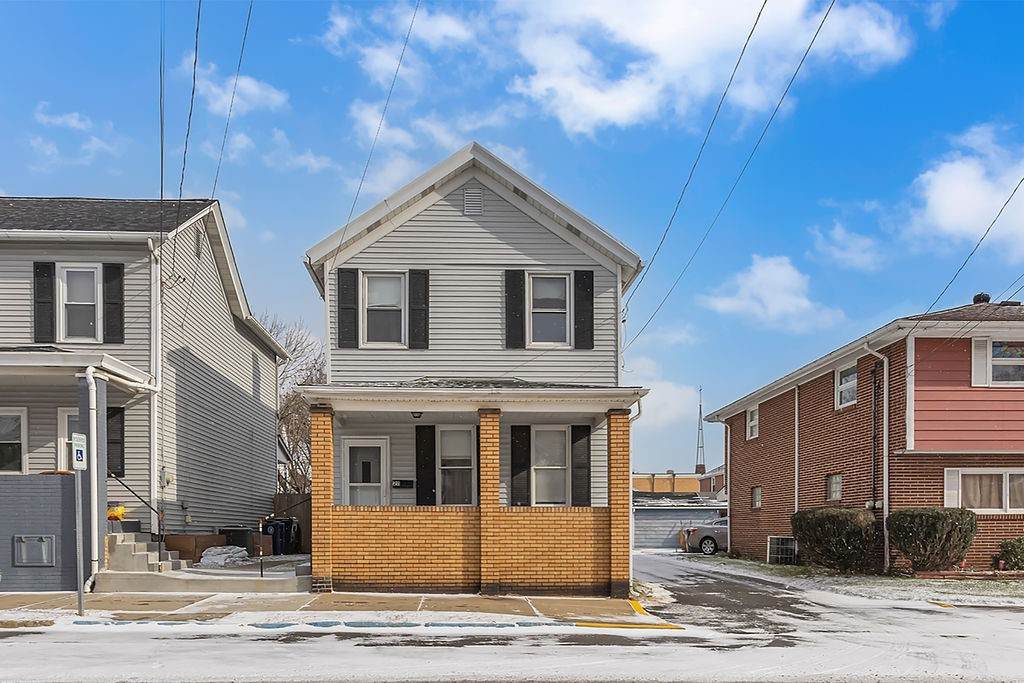 211 8th St - Photo 1