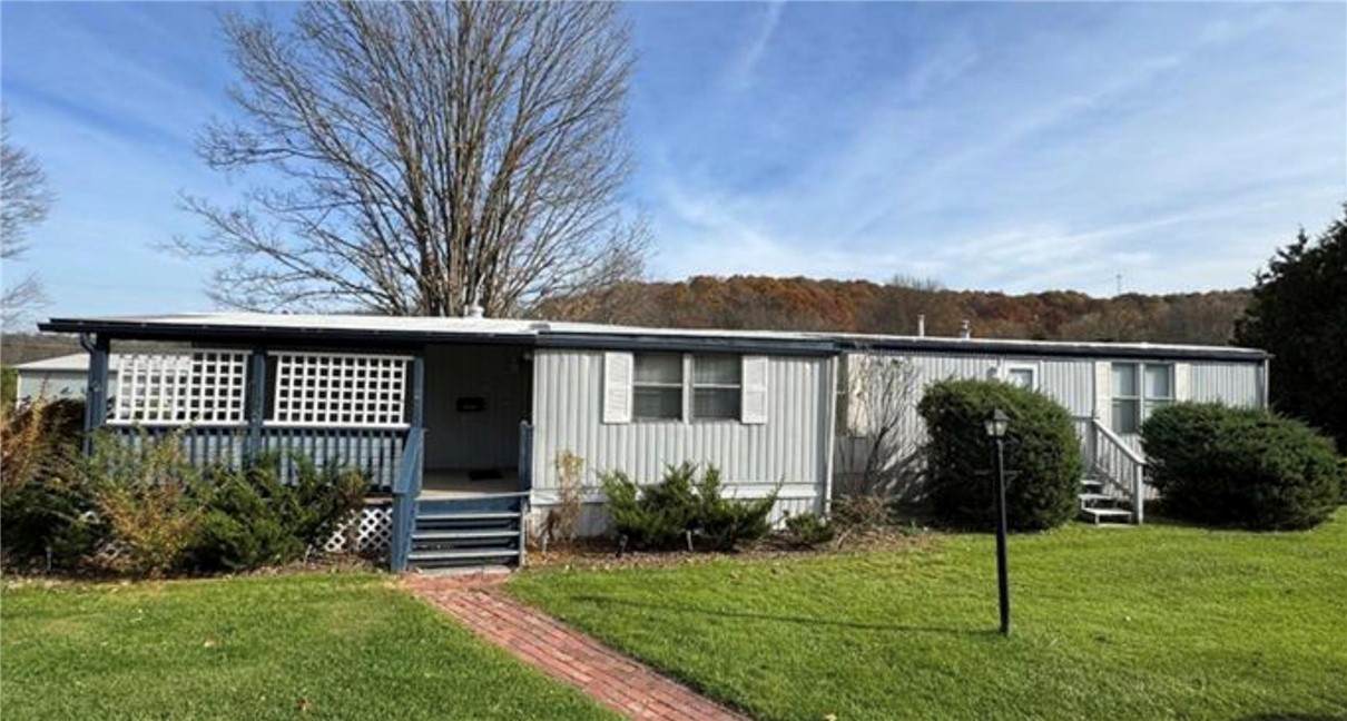 428 Meadows Dr - Photo 1