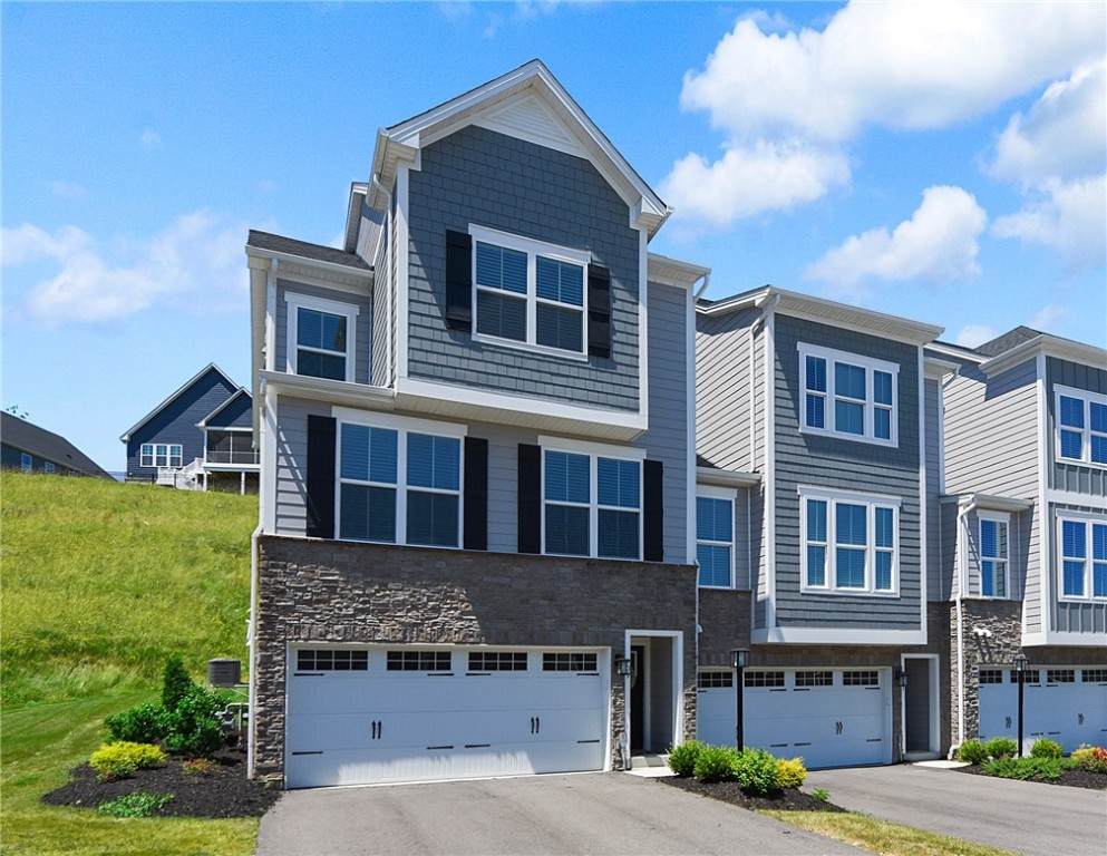 409 Spruce Ln - Photo 1