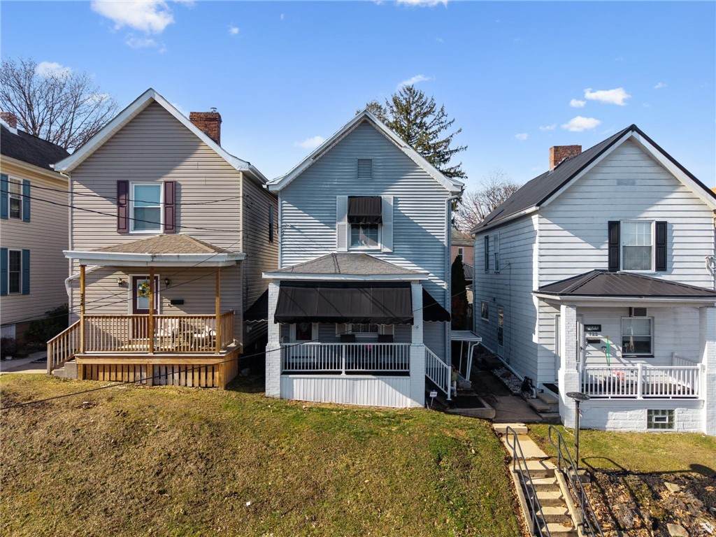 724 Sidney St - Photo 1