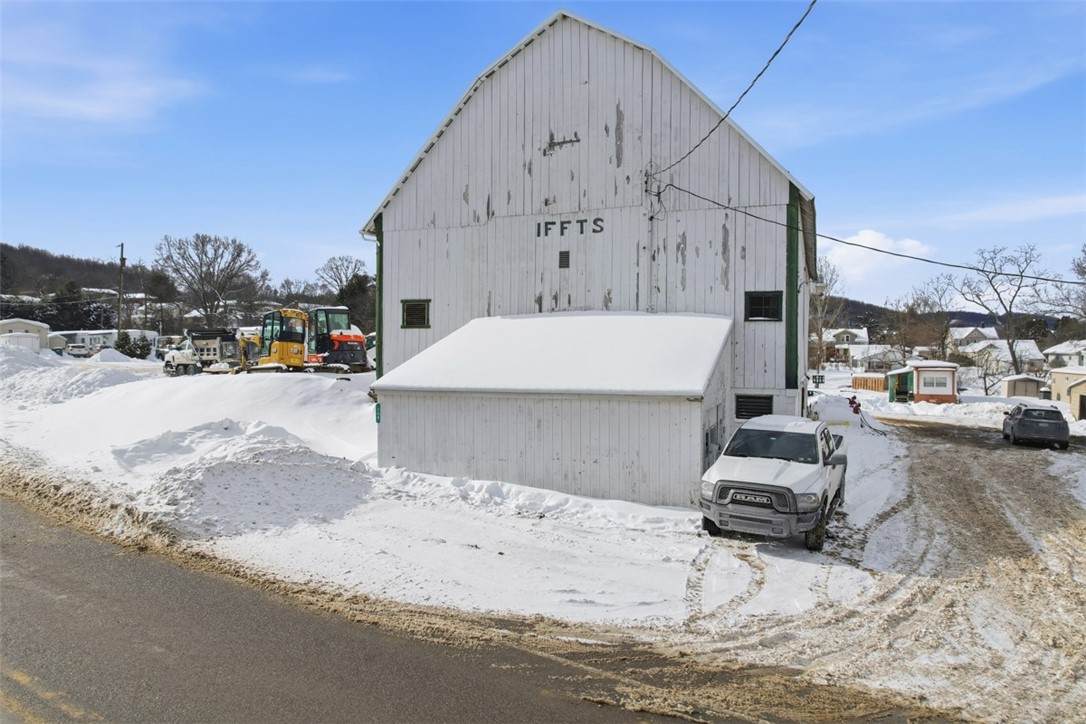 148 Pioneer Rd - Photo 1
