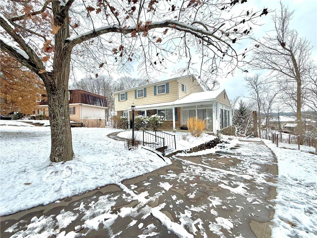 1449 Park View Dr - Photo 1