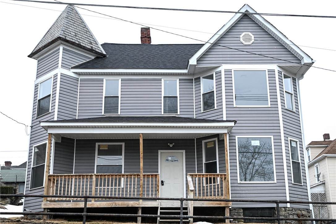 435 Broadway St - Photo 1