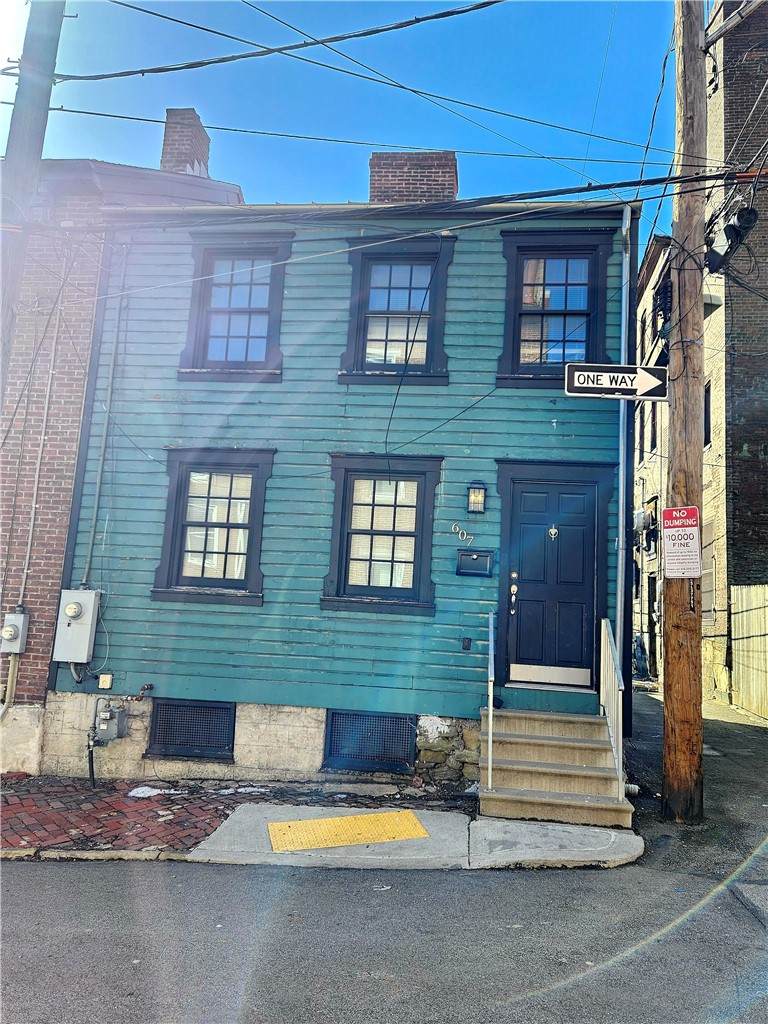 607 Middle St - Photo 1