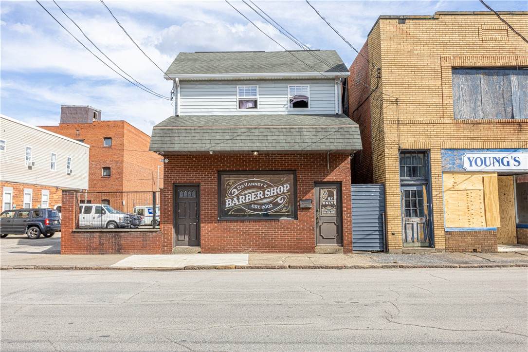 63 Gallatin Ave - Photo 1