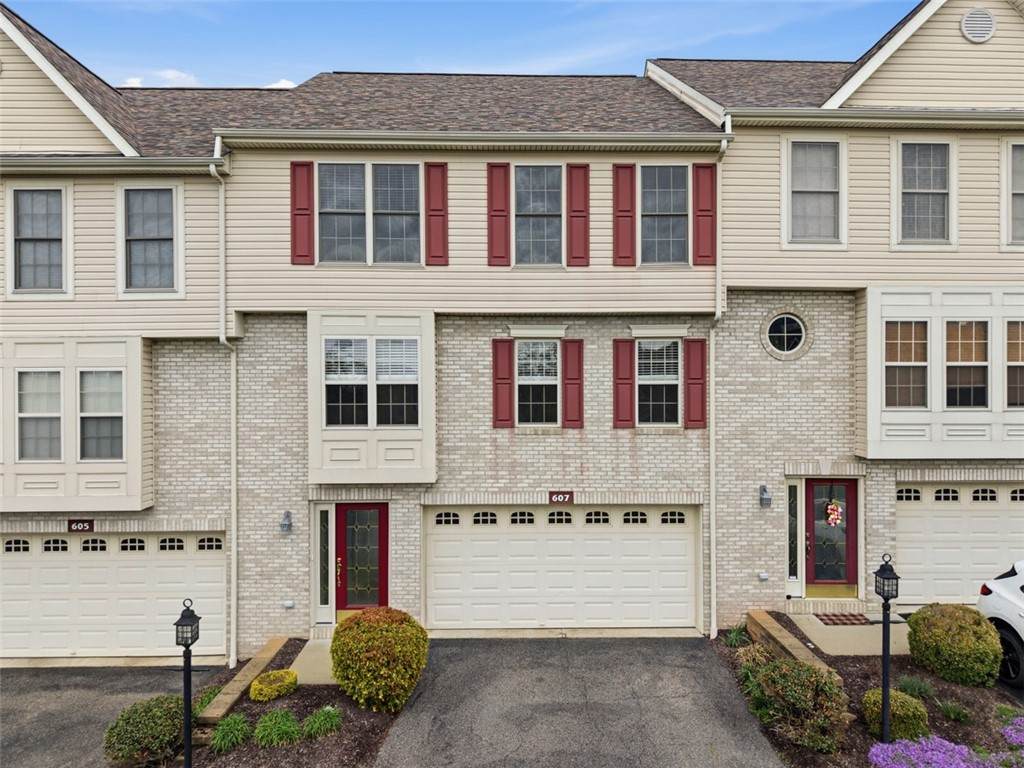 607 Hilton Circle - Photo 1