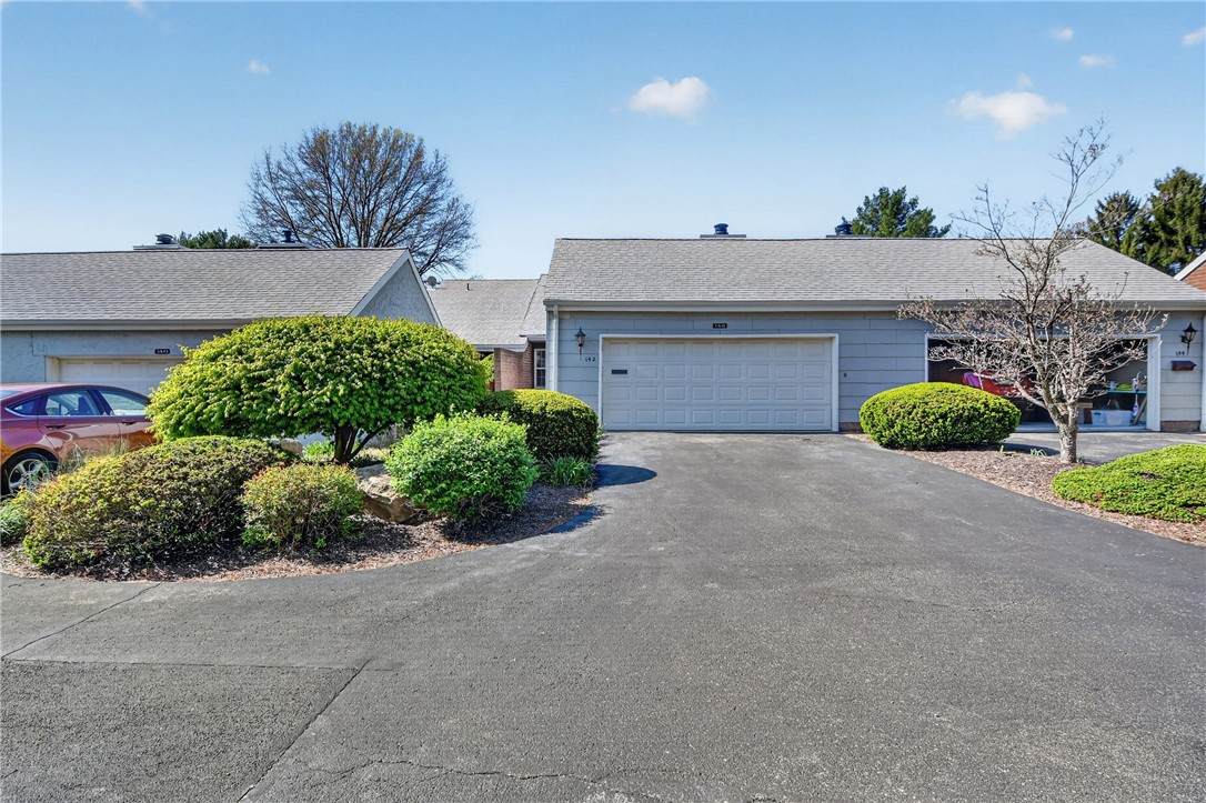 142 Roscommon Place - Photo 1