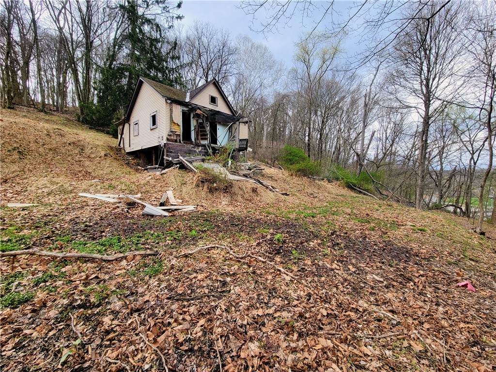 3867 Leslie Ave - Photo 1
